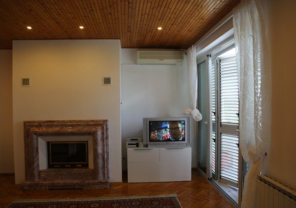 WOHNUNG Nr. 12